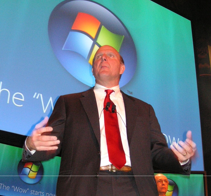 마이크로소프트 스티브 발머 CEO가 2007년 뉴욕에서 윈도우 비스타를 소개하고 있다. 